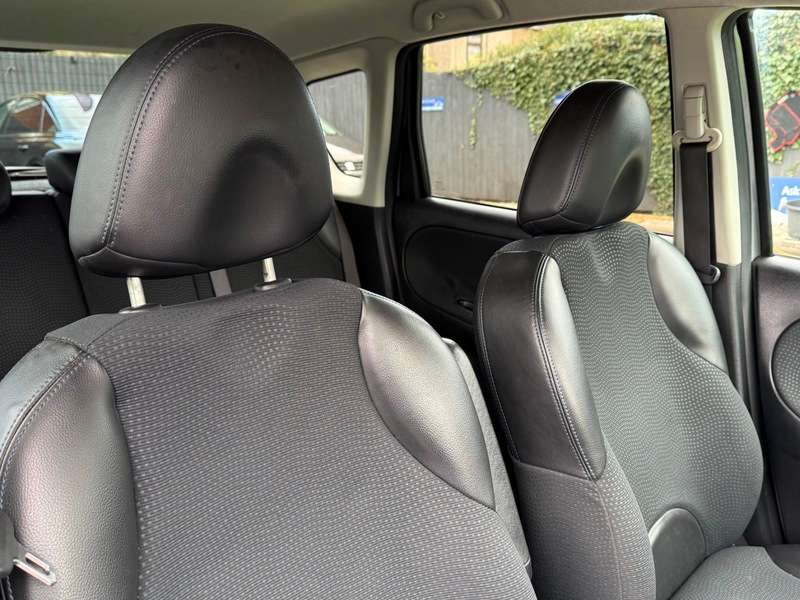 A 2013 NISSAN NOTE 1.6 16V n-tec+ Hatchback 5dr Petrol Auto Euro 5 (110 ps) A 2013 NISSAN NOTE 1.6 16V n-tec+ Hatchback 5dr Petrol Auto Euro 5 (110 ps)