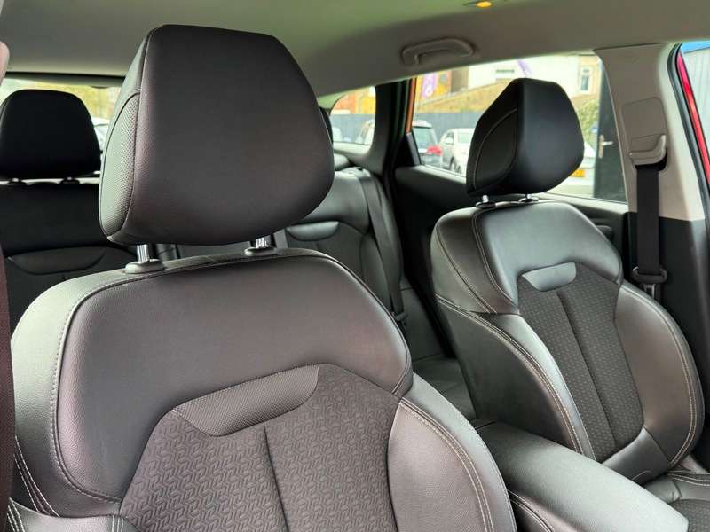 A 2017 RENAULT KADJAR 1.2 TCe Dynamique S Nav SUV 5dr Petrol Manual Euro 6 (s/s) (130 ps) A 2017 RENAULT KADJAR 1.2 TCe Dynamique S Nav SUV 5dr Petrol Manual Euro 6 (s/s) (130 ps)