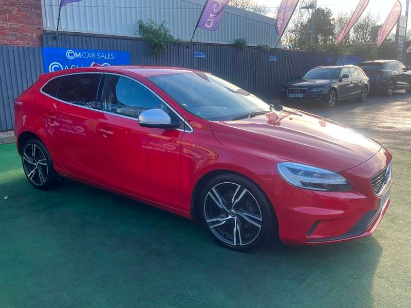 2017 VOLVO V40 2017 VOLVO V40