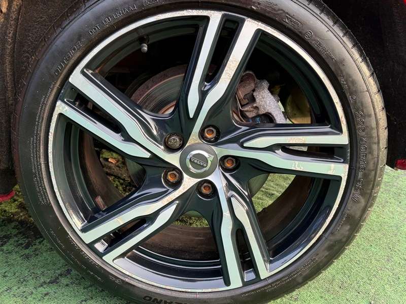 2017 VOLVO V40 2017 VOLVO V40