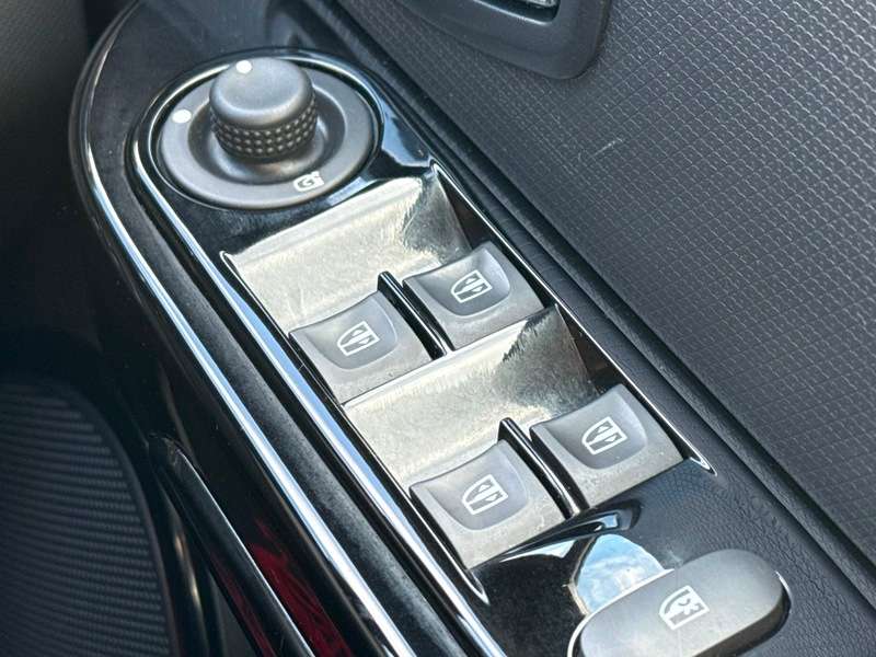 2014 RENAULT CLIO 2014 RENAULT CLIO