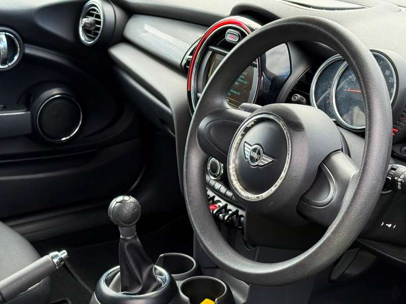 A 2014 MINI HATCH 1.5 Cooper Hatchback 3dr Petrol Manual Euro 6 (s/s) (136 ps) A 2014 MINI HATCH 1.5 Cooper Hatchback 3dr Petrol Manual Euro 6 (s/s) (136 ps)