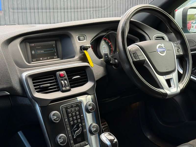 2015 VOLVO V40 2015 VOLVO V40