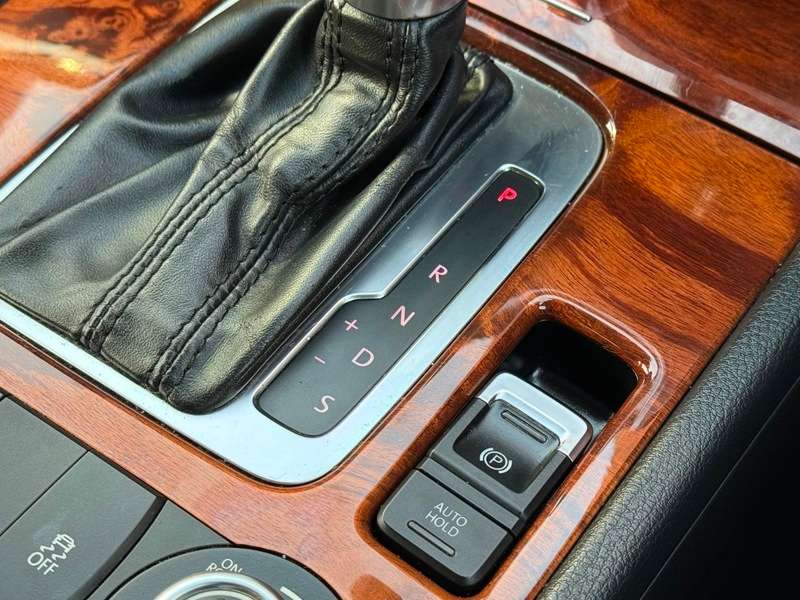 2011 VOLKSWAGEN TOUAREG 2011 VOLKSWAGEN TOUAREG