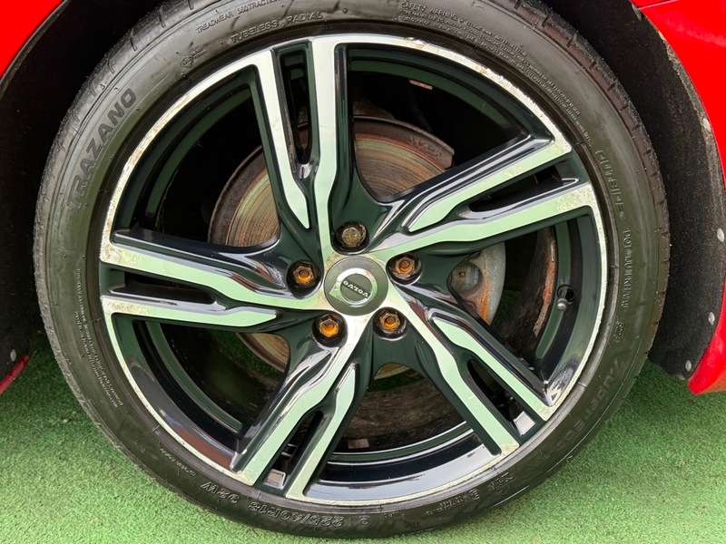 2017 VOLVO V40 2017 VOLVO V40