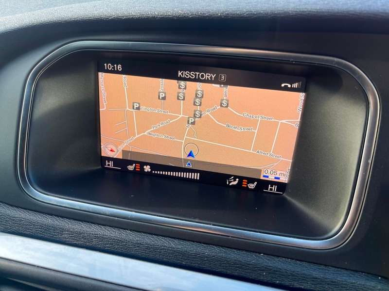 2017 VOLVO V40 2017 VOLVO V40