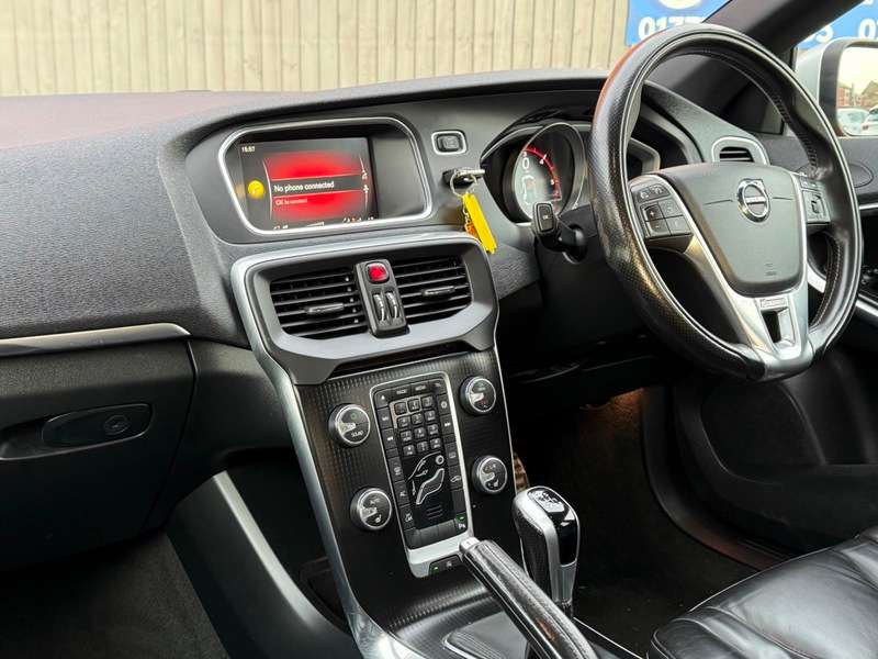 2017 VOLVO V40 2017 VOLVO V40