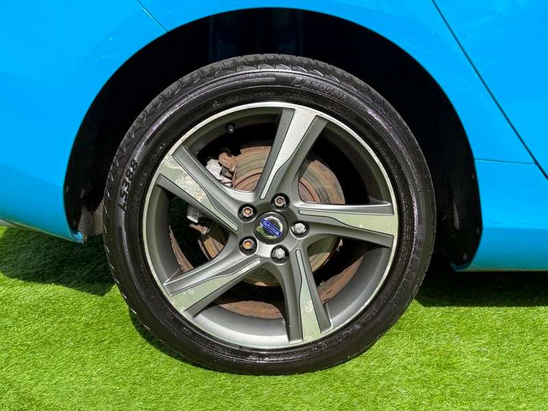 2015 VOLVO V40 2015 VOLVO V40