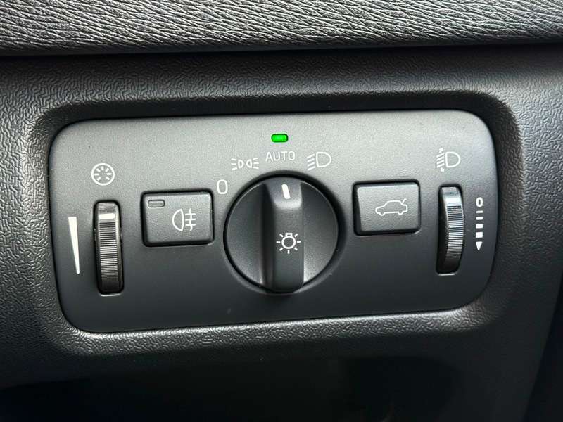 2015 VOLVO V40 2015 VOLVO V40