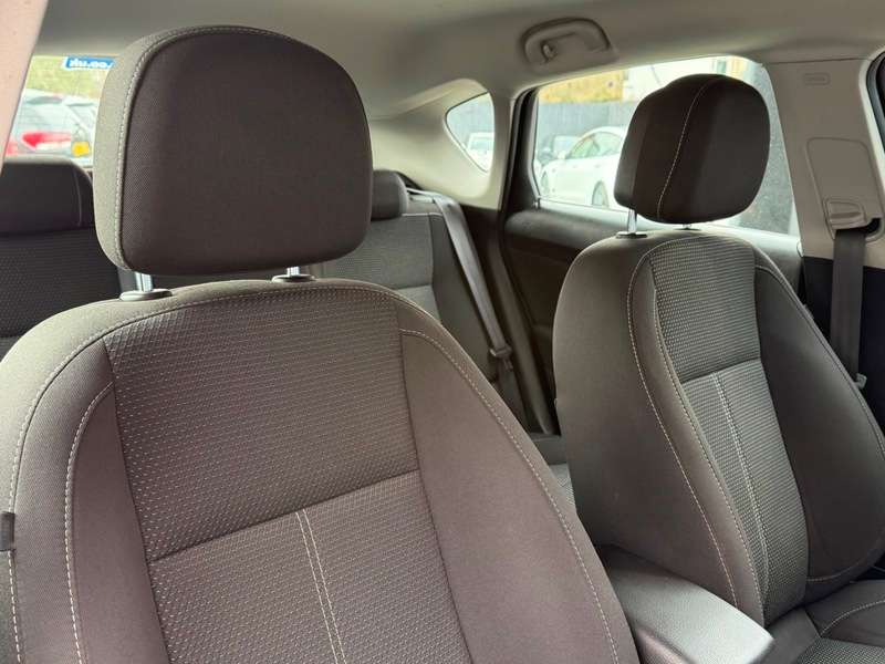 A 2014 VAUXHALL ASTRA 1.4 16v SRi Hatchback 5dr Petrol Manual Euro 5 (100 ps) A 2014 VAUXHALL ASTRA 1.4 16v SRi Hatchback 5dr Petrol Manual Euro 5 (100 ps)