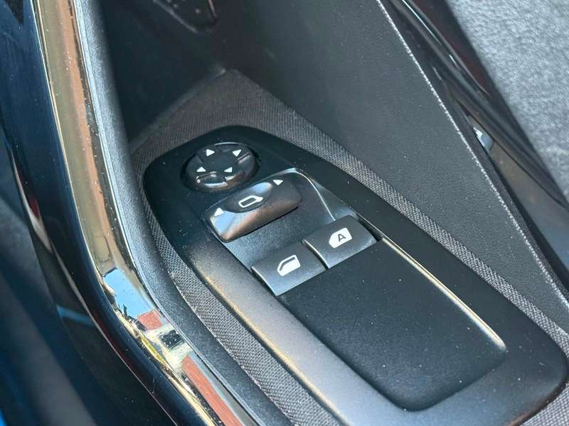 2012 PEUGEOT 208 2012 PEUGEOT 208