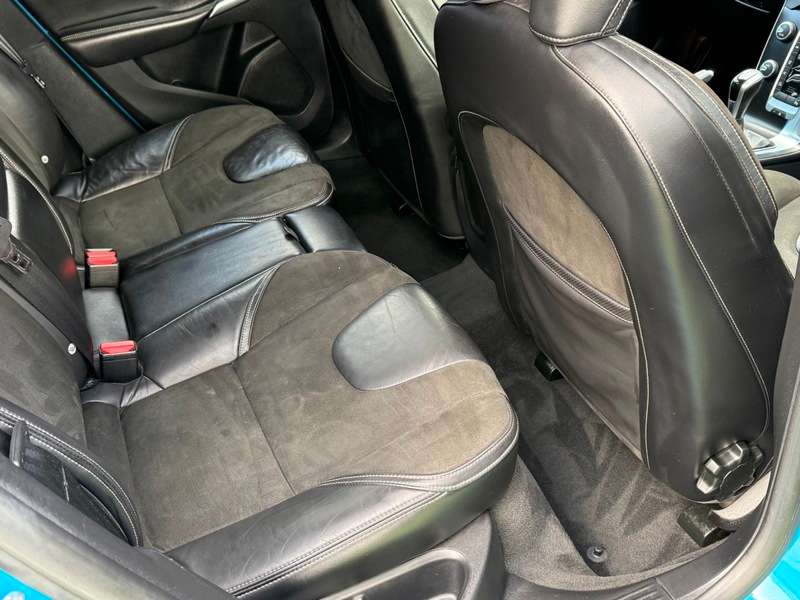 2015 VOLVO V40 2015 VOLVO V40