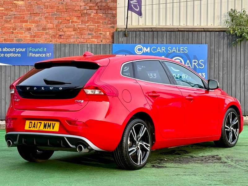 2017 VOLVO V40 2017 VOLVO V40