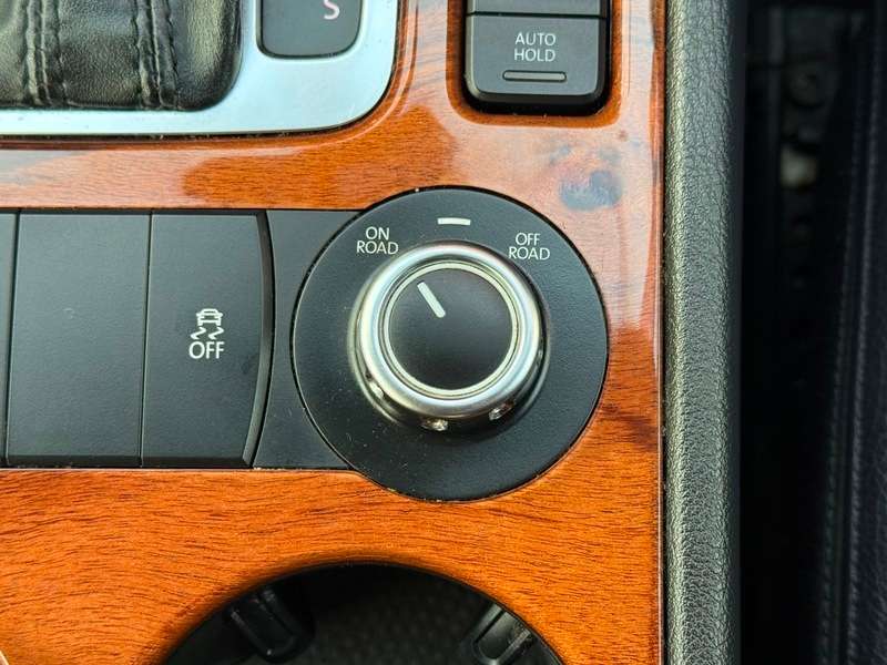 2011 VOLKSWAGEN TOUAREG 2011 VOLKSWAGEN TOUAREG