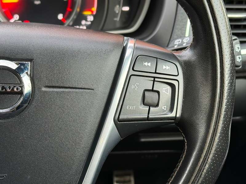 2017 VOLVO V40 2017 VOLVO V40