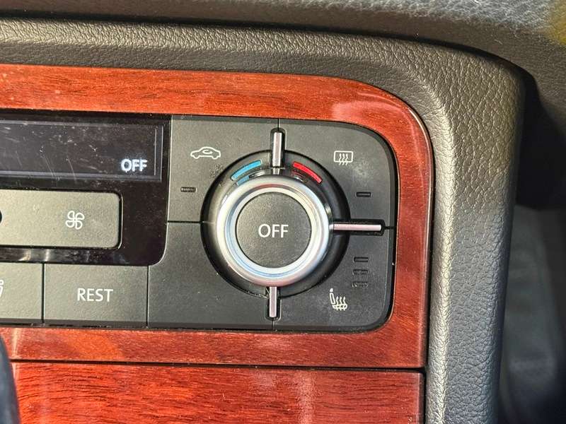 2011 VOLKSWAGEN TOUAREG 2011 VOLKSWAGEN TOUAREG