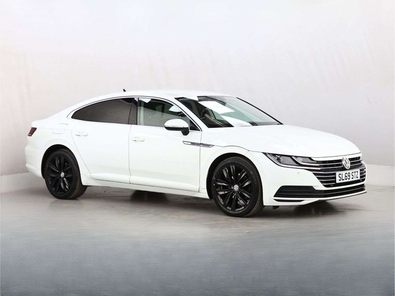 A 2019 VOLKSWAGEN ARTEON 2.0 SE TSI DSG 5d 188 BHP A 2019 VOLKSWAGEN ARTEON 2.0 SE TSI DSG 5d 188 BHP
