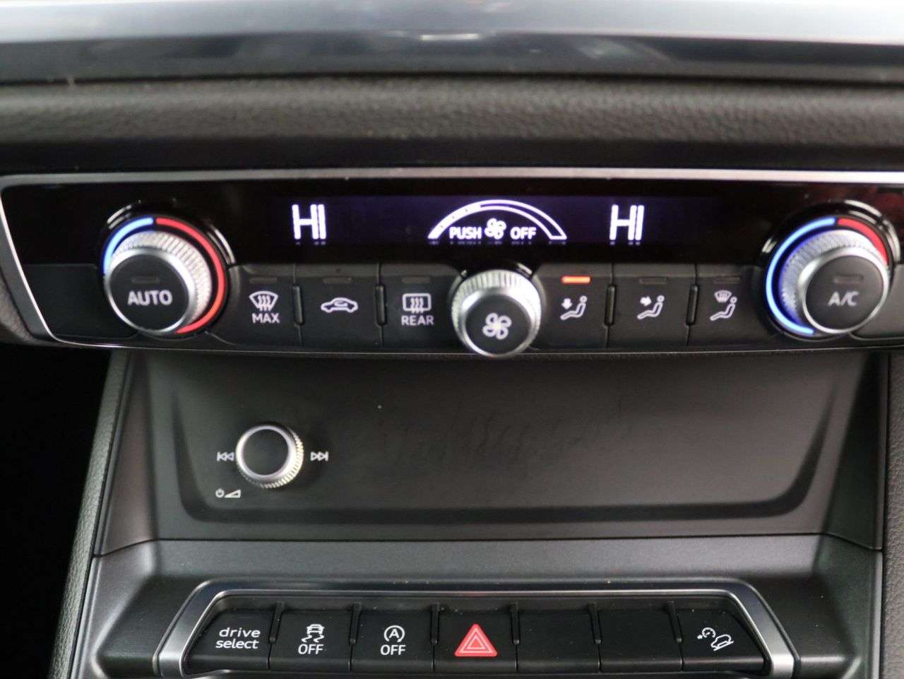 2021 AUDI Q3 2021 AUDI Q3