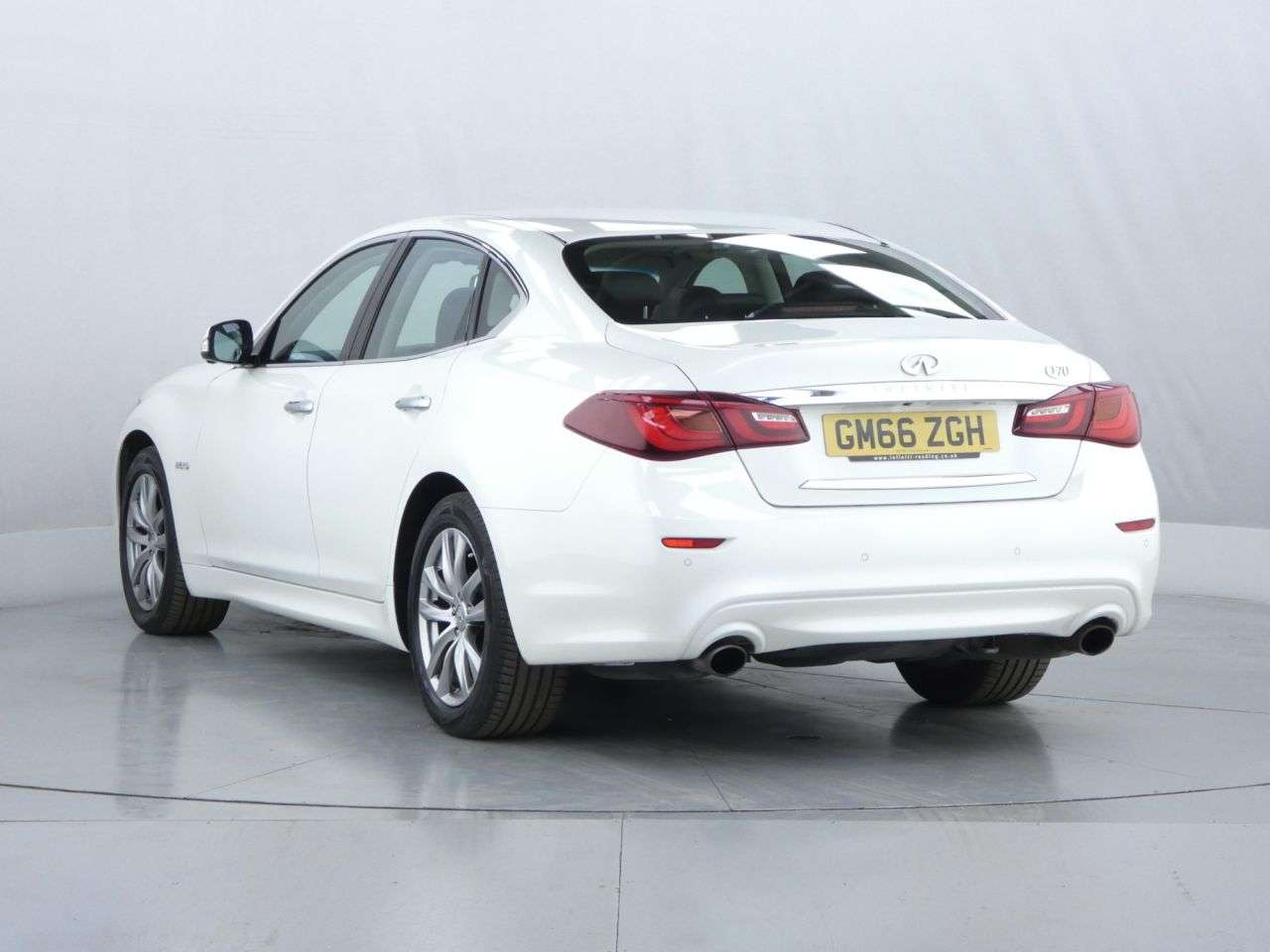 2017 INFINITI Q70 2017 INFINITI Q70