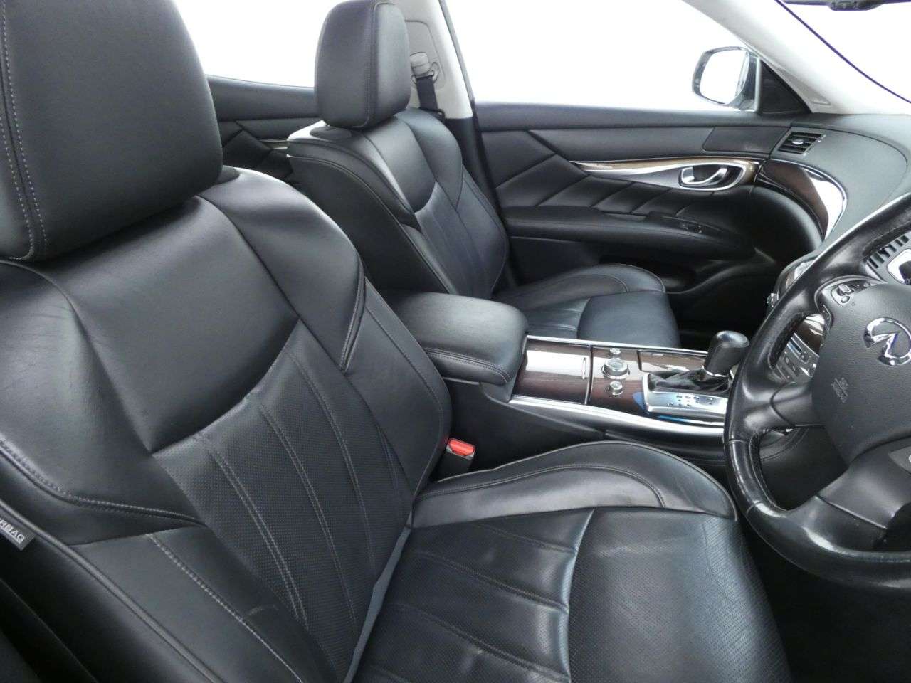 2017 INFINITI Q70 2017 INFINITI Q70