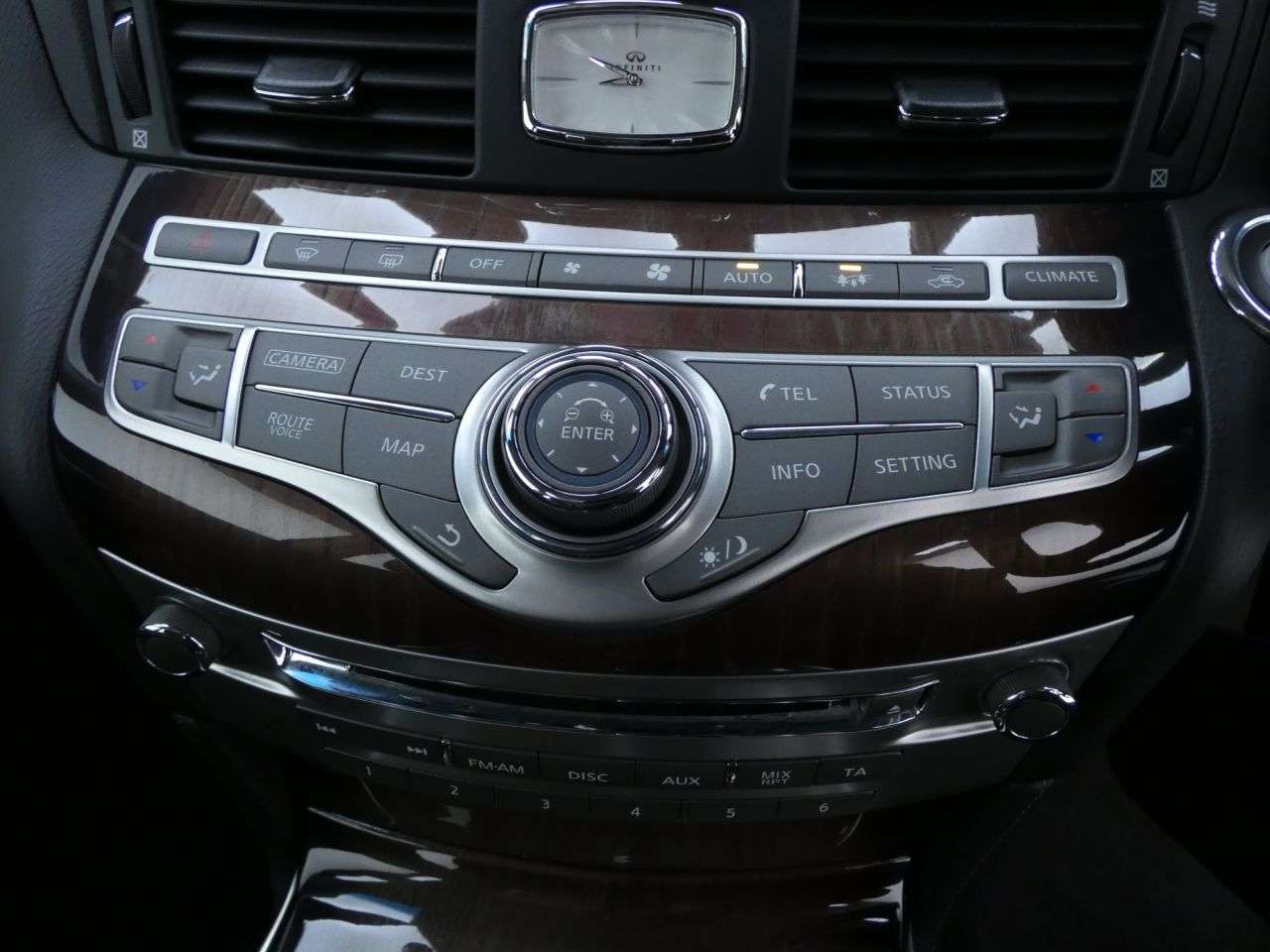 2017 INFINITI Q70 2017 INFINITI Q70