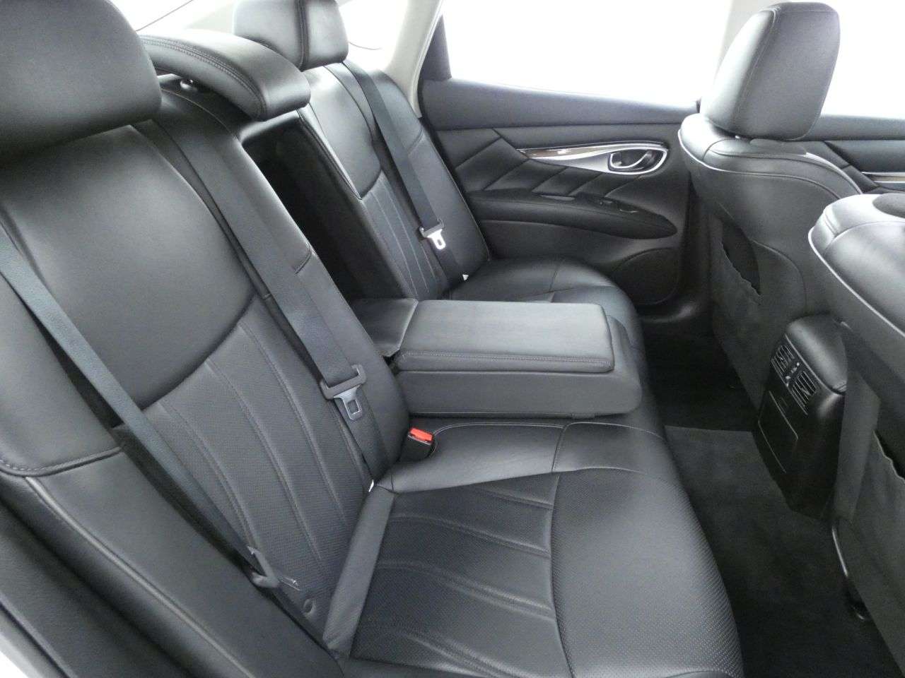 2017 INFINITI Q70 2017 INFINITI Q70