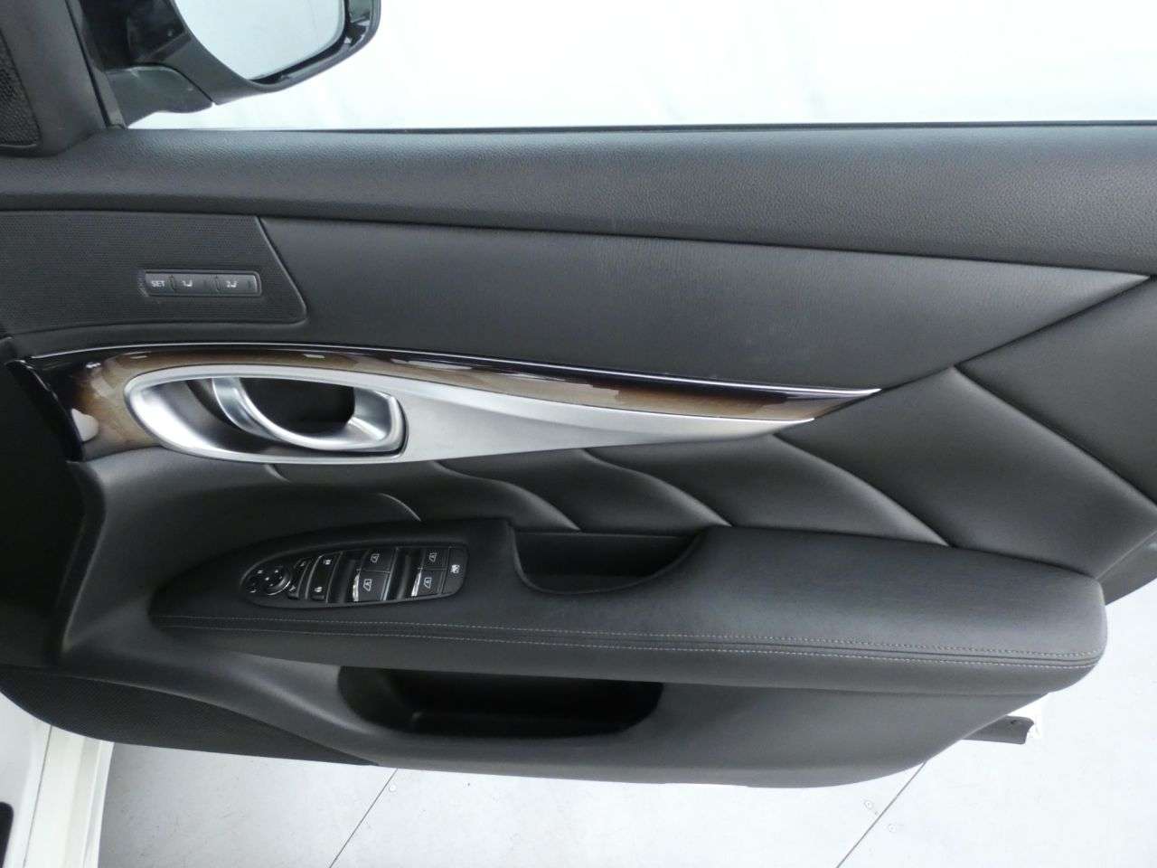 2017 INFINITI Q70 2017 INFINITI Q70