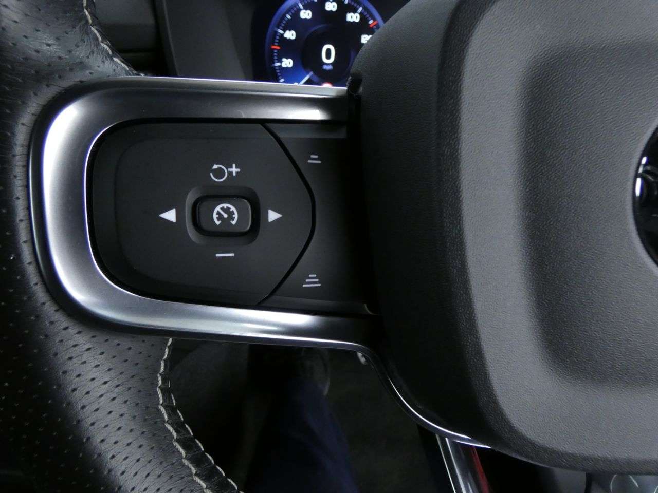 2021 VOLVO XC40 2021 VOLVO XC40