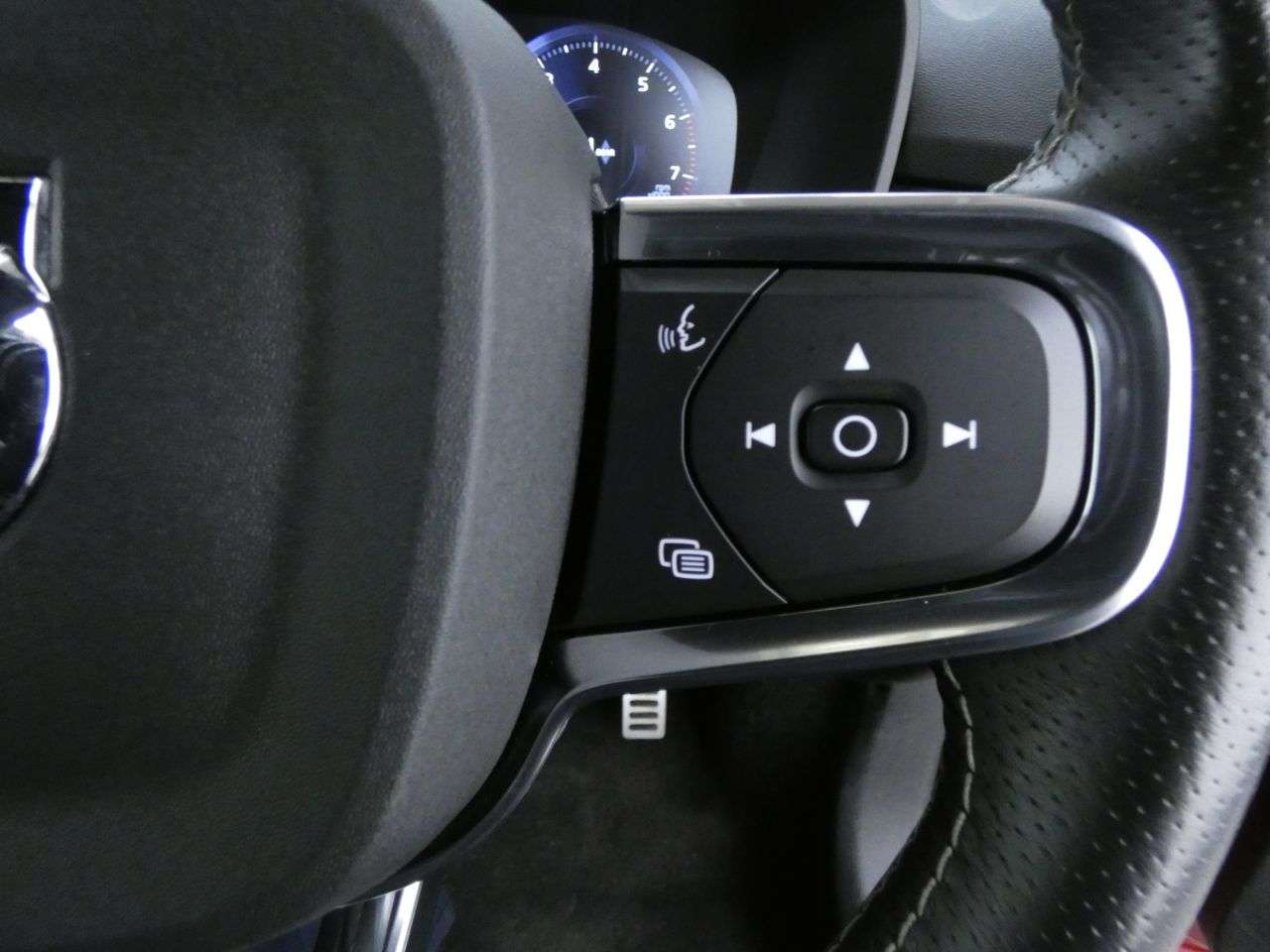 2021 VOLVO XC40 2021 VOLVO XC40