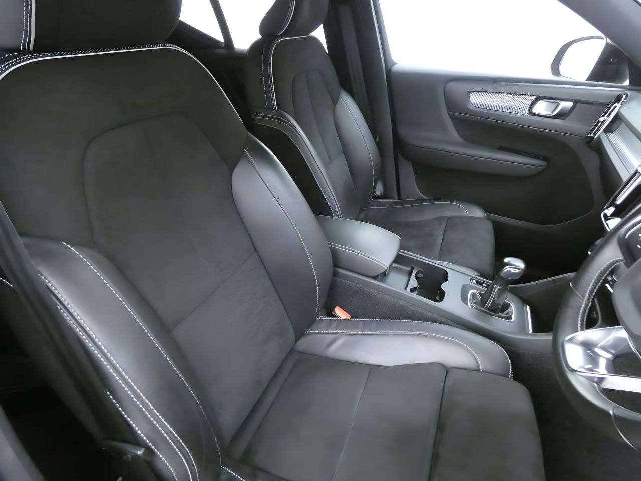 2021 VOLVO XC40 2021 VOLVO XC40