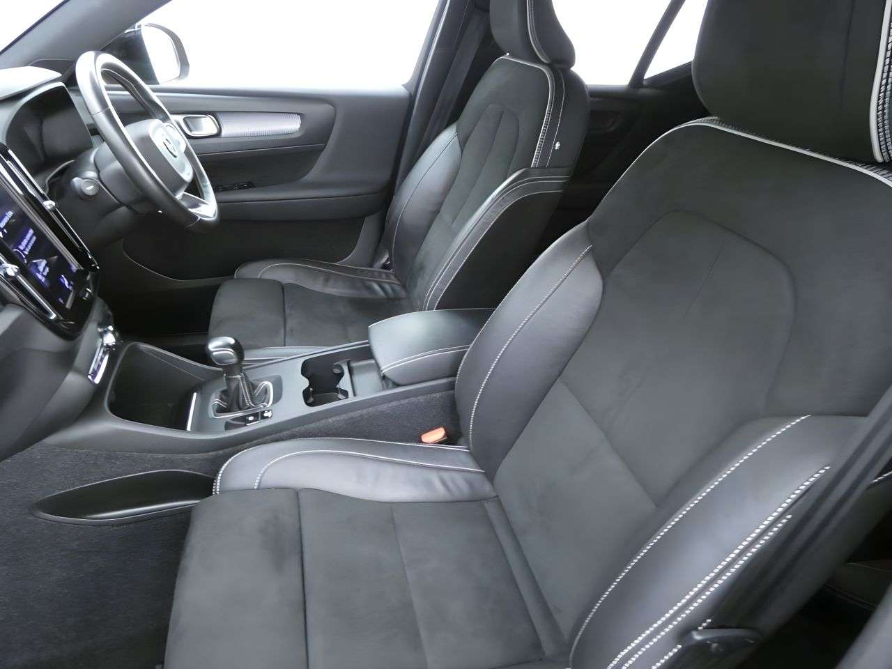 2021 VOLVO XC40 2021 VOLVO XC40