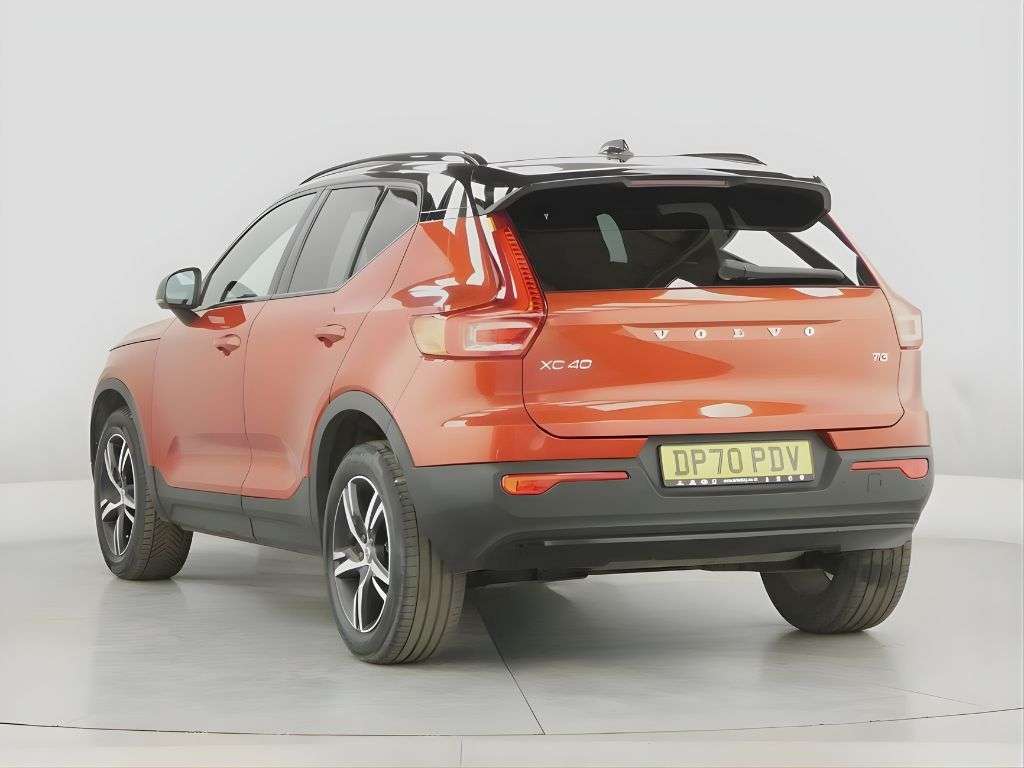 2021 VOLVO XC40 2021 VOLVO XC40