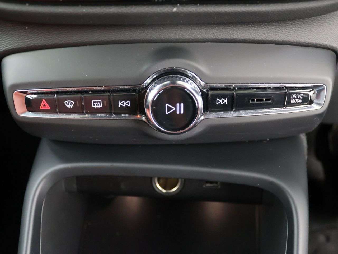 2021 VOLVO XC40 2021 VOLVO XC40