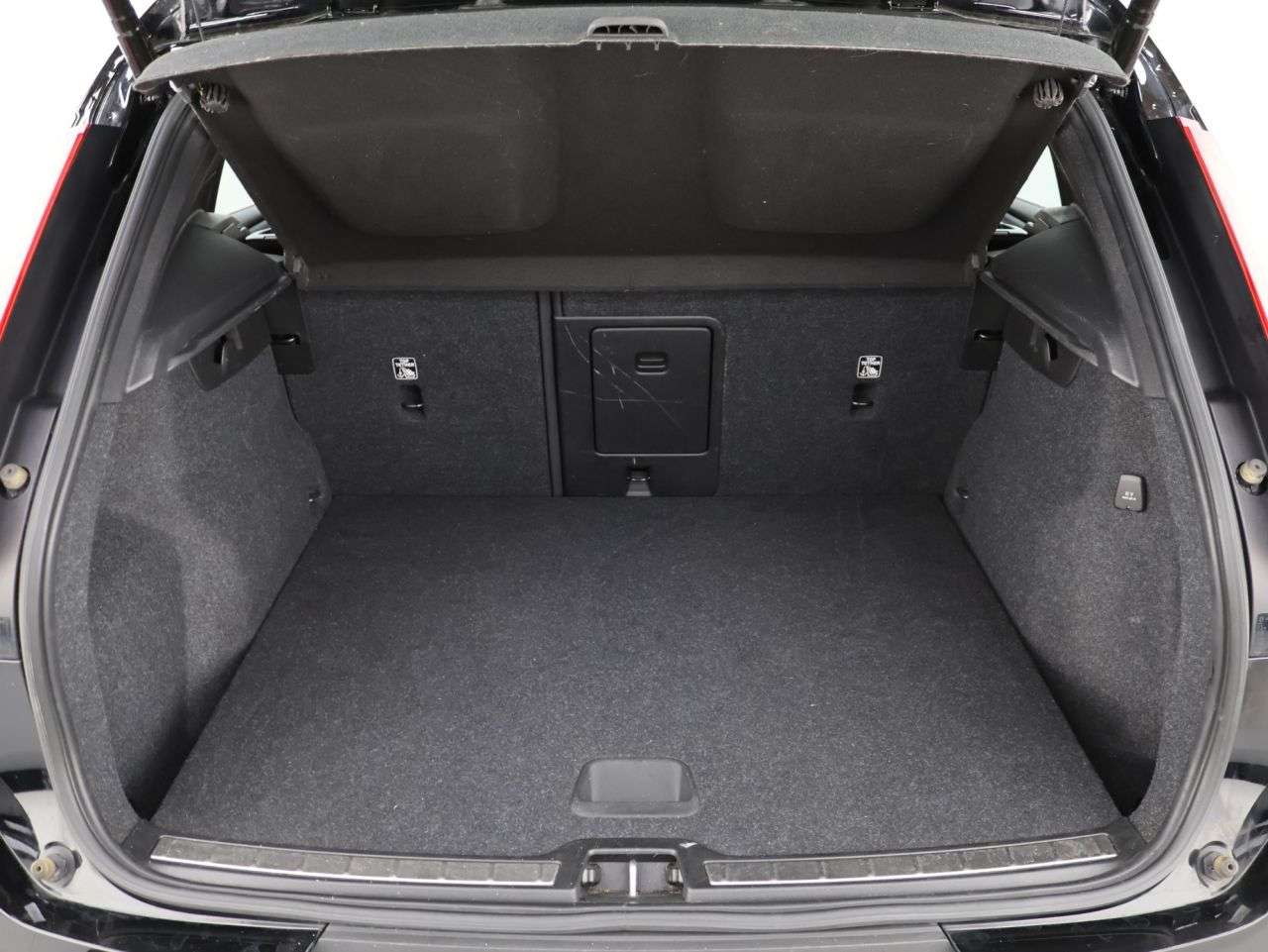 2021 VOLVO XC40 2021 VOLVO XC40