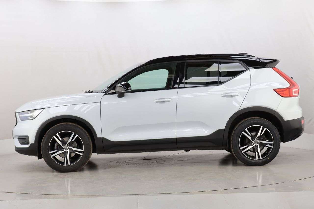 2021 VOLVO XC40 2021 VOLVO XC40