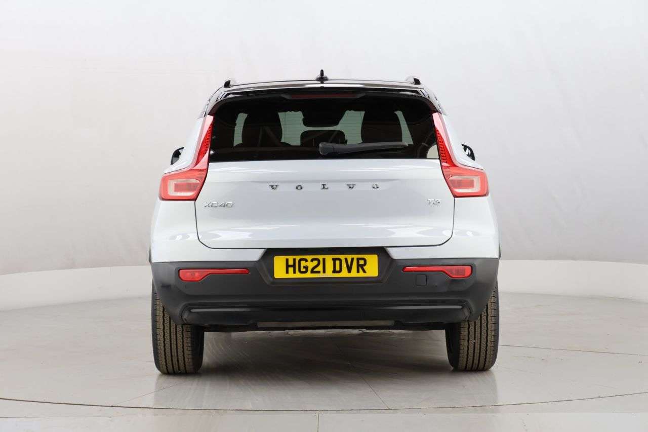 2021 VOLVO XC40 2021 VOLVO XC40