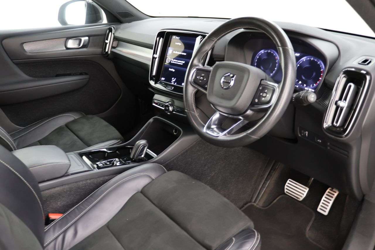 2021 VOLVO XC40 2021 VOLVO XC40