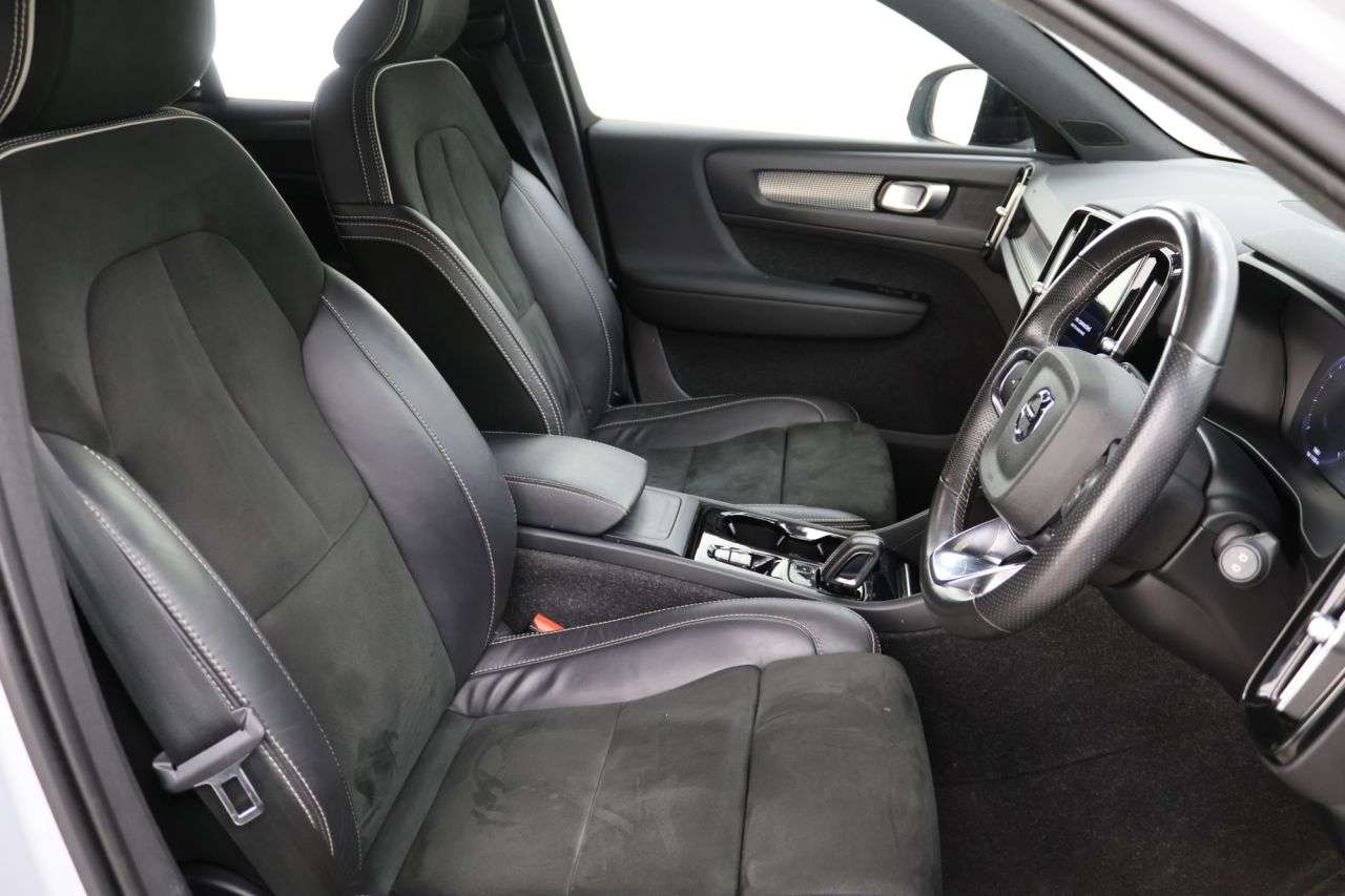 2021 VOLVO XC40 2021 VOLVO XC40