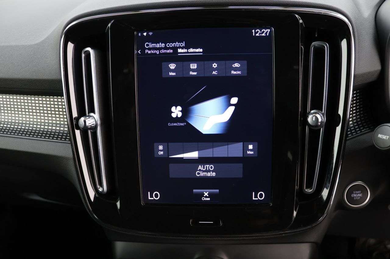 2021 VOLVO XC40 2021 VOLVO XC40