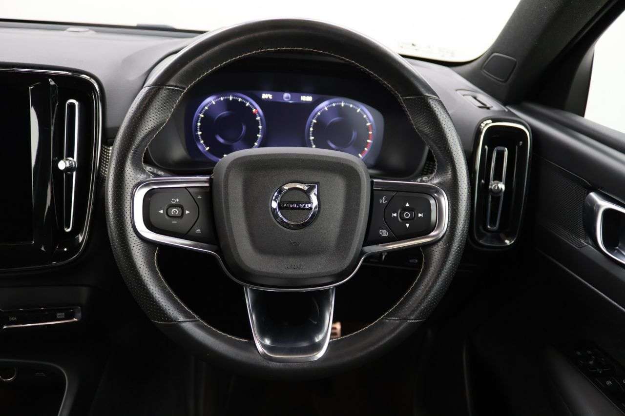 2021 VOLVO XC40 2021 VOLVO XC40