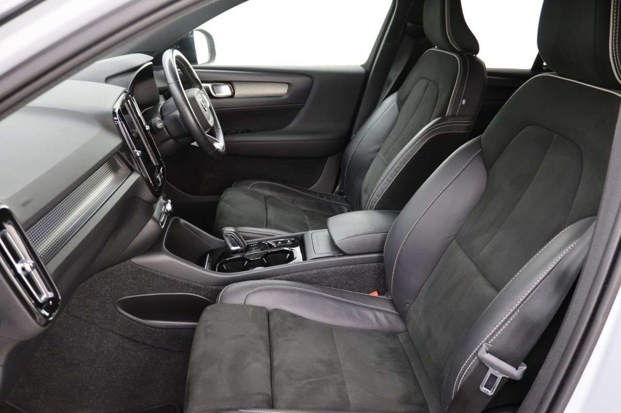 2021 VOLVO XC40 2021 VOLVO XC40