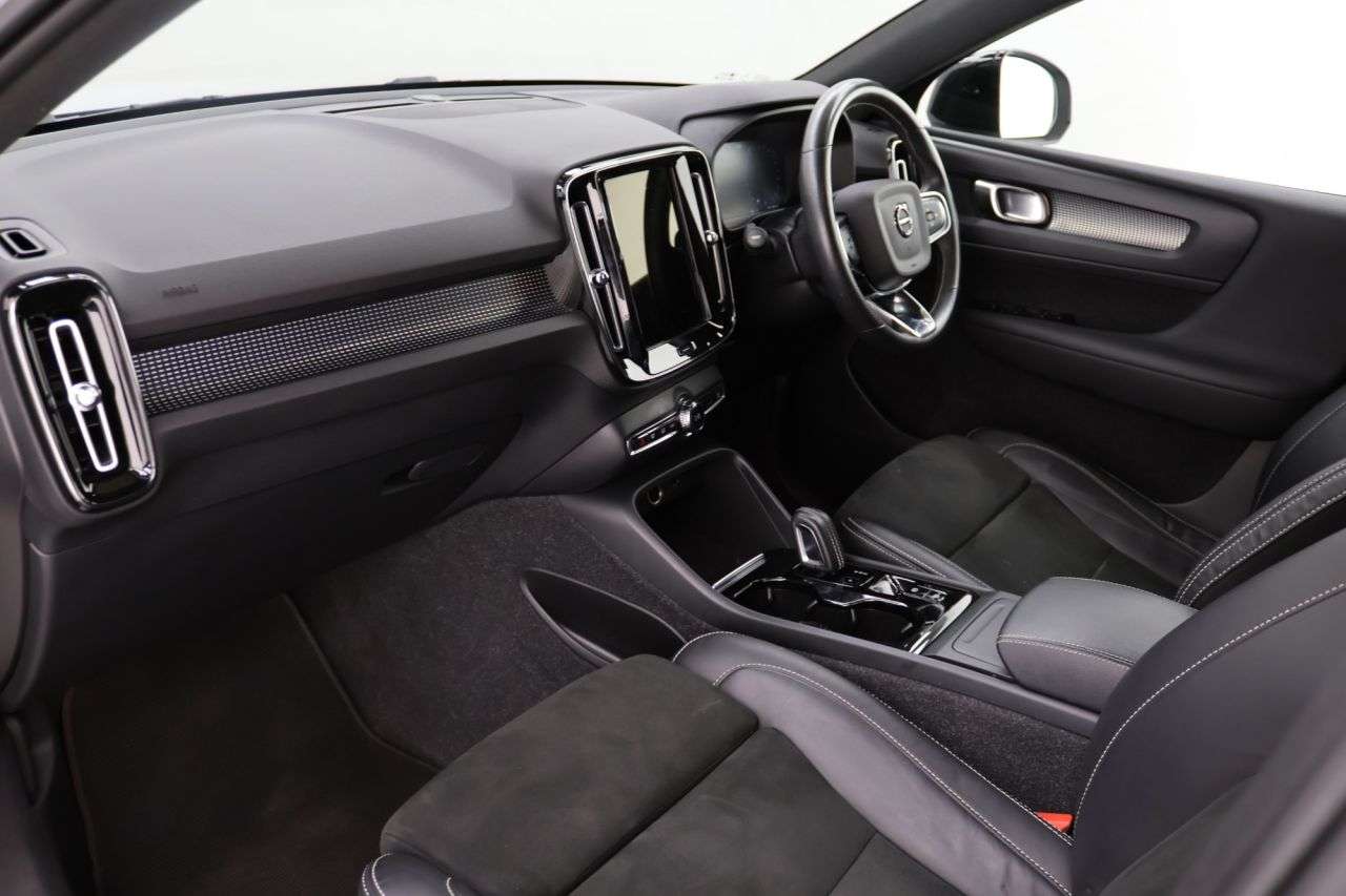 2021 VOLVO XC40 2021 VOLVO XC40