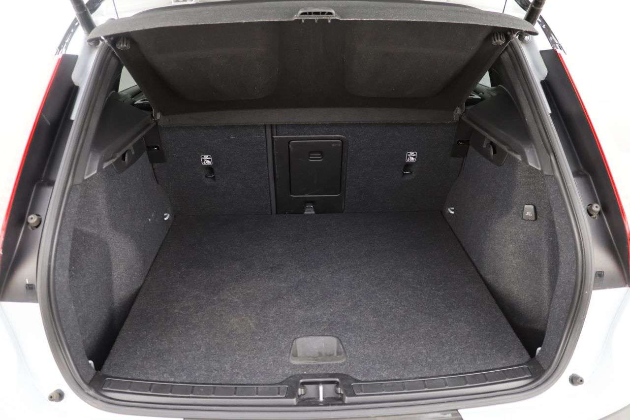 2021 VOLVO XC40 2021 VOLVO XC40