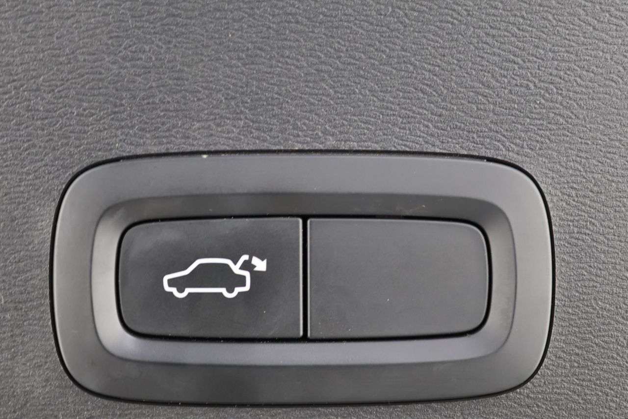 2021 VOLVO XC40 2021 VOLVO XC40