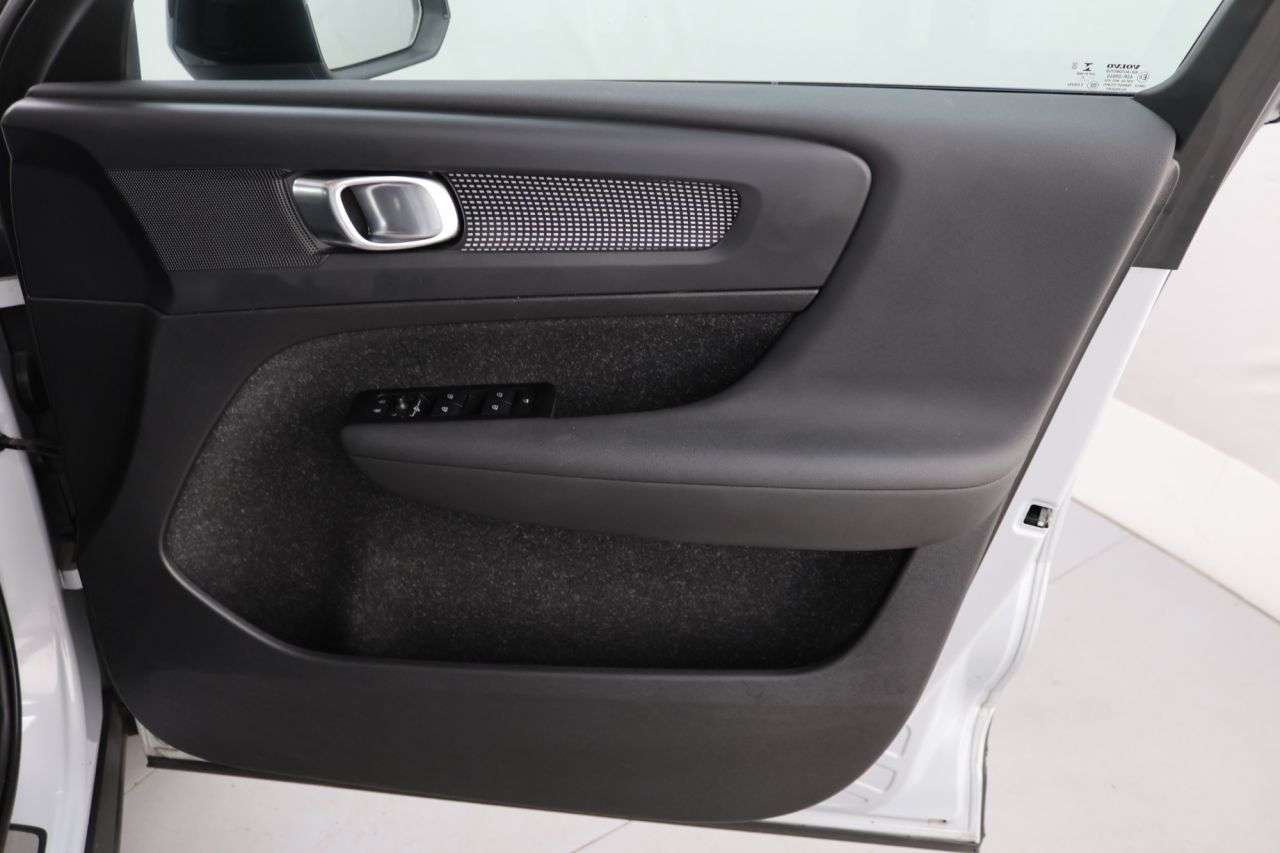 2021 VOLVO XC40 2021 VOLVO XC40