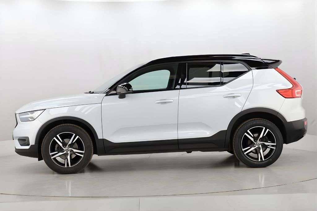 2021 VOLVO XC40 2021 VOLVO XC40