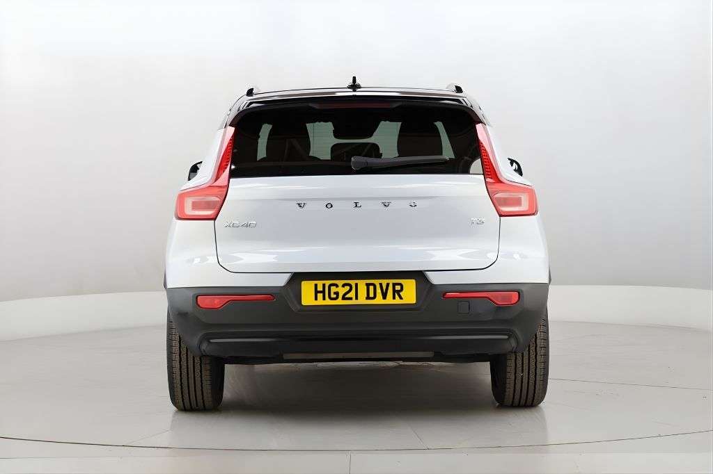 2021 VOLVO XC40 2021 VOLVO XC40