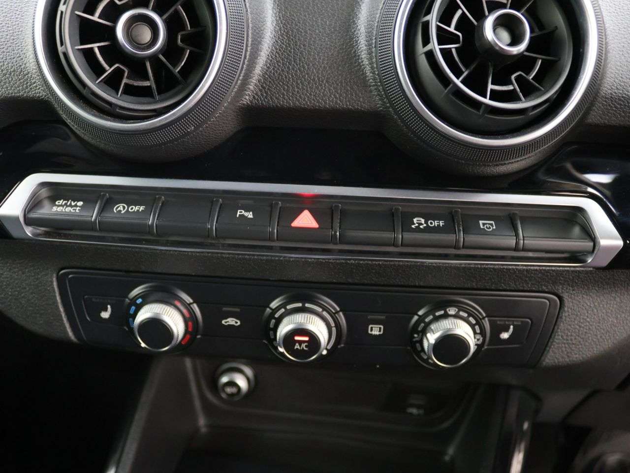 2020 AUDI Q2 2020 AUDI Q2