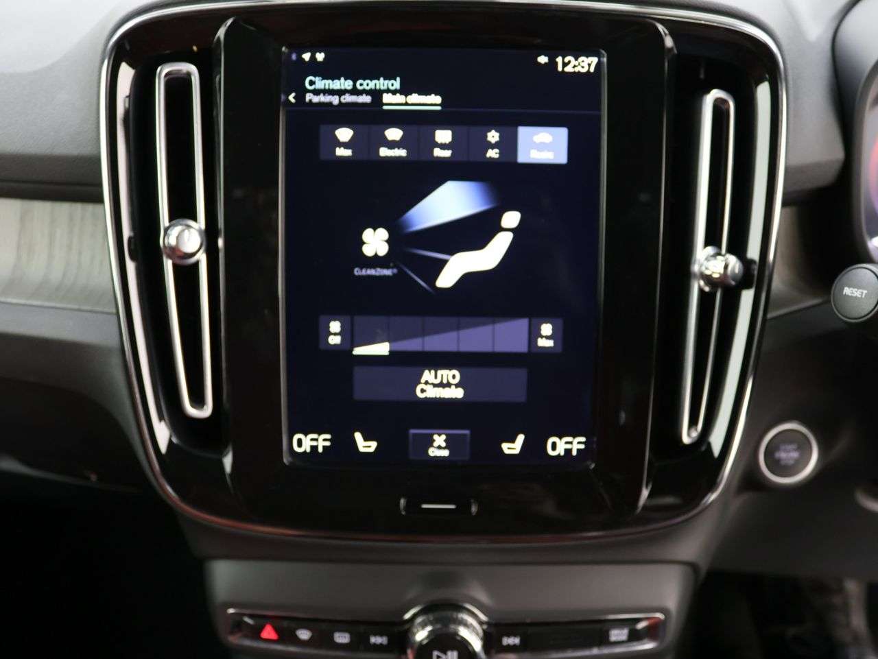 2020 VOLVO XC40 2020 VOLVO XC40