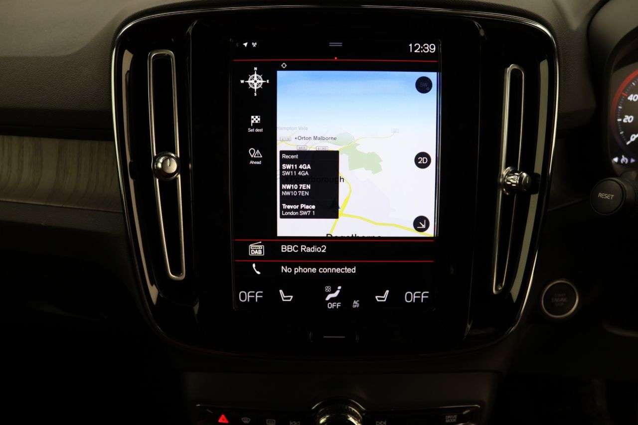 2020 VOLVO XC40 2020 VOLVO XC40